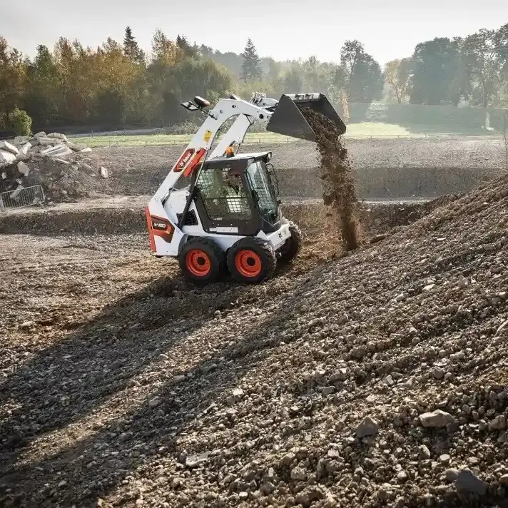 Arriendo de Minicargador 49 Hp. Bobcat modelo S450 en SK Rental con cobertura nacional.